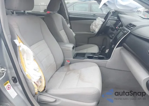 2015 Toyota Camry Le z USA, uszkodzony, nr VIN 4T1BF1FK0FU928636